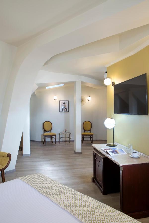 Hotel Venezia by Zeus International Bucarest Esterno foto