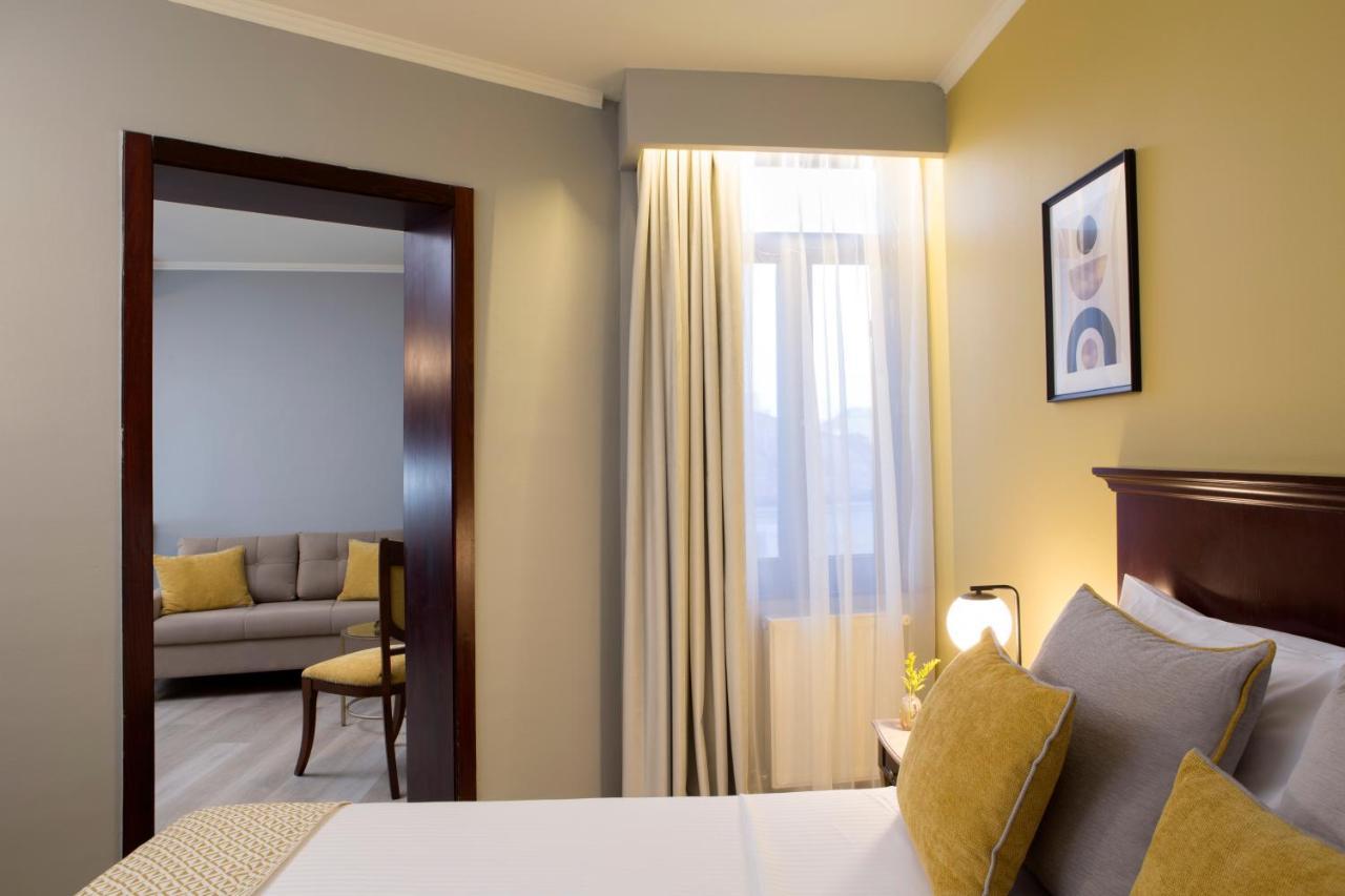 Hotel Venezia by Zeus International Bucarest Esterno foto