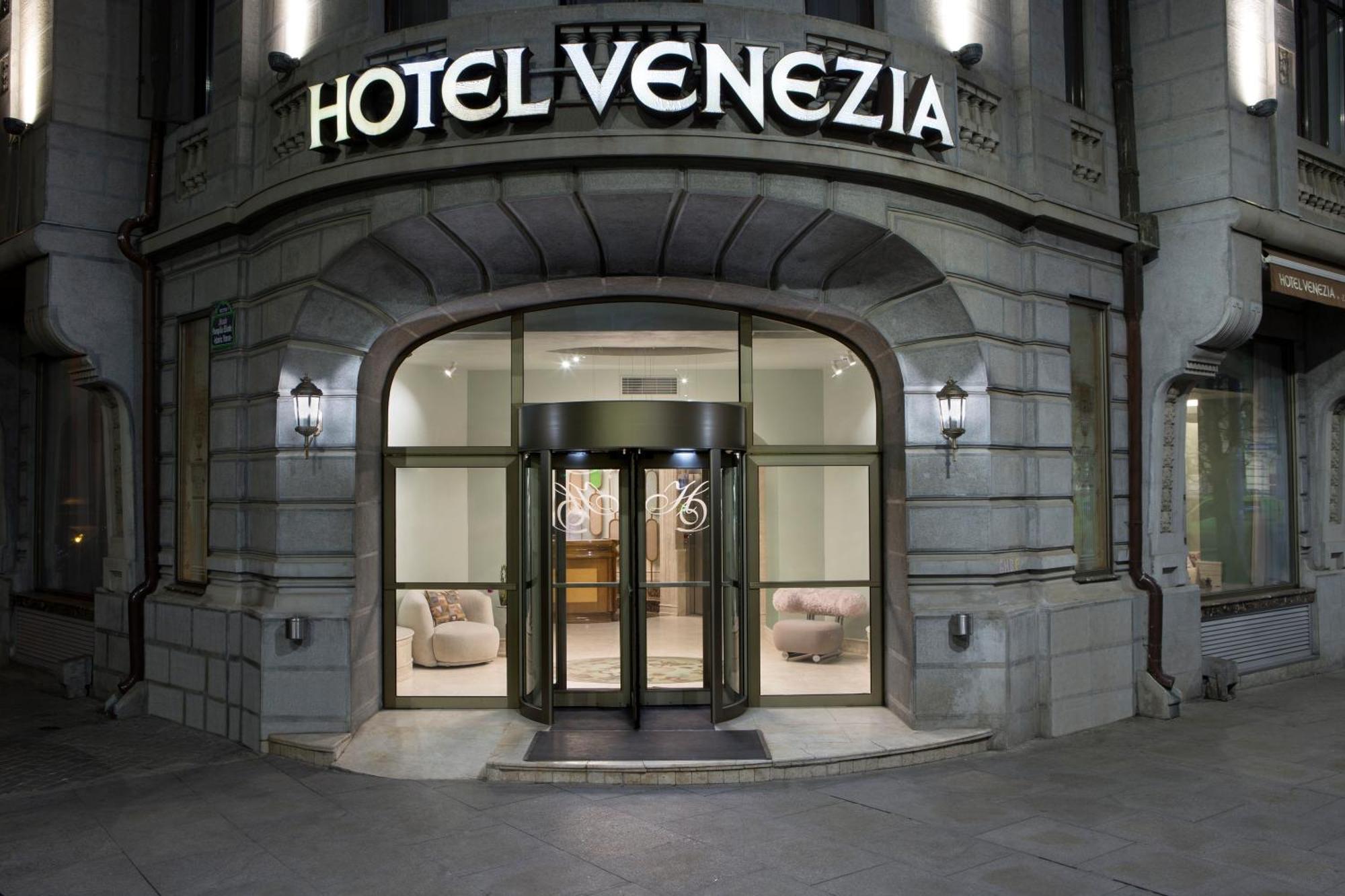 Hotel Venezia by Zeus International Bucarest Esterno foto